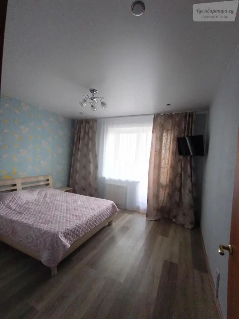 проспект Комарова, 16