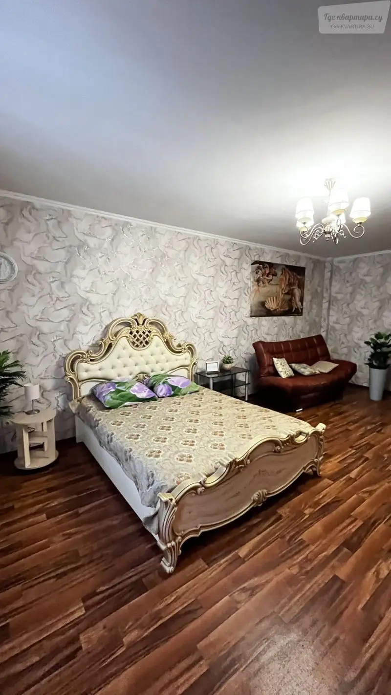 Революционная улица, 7