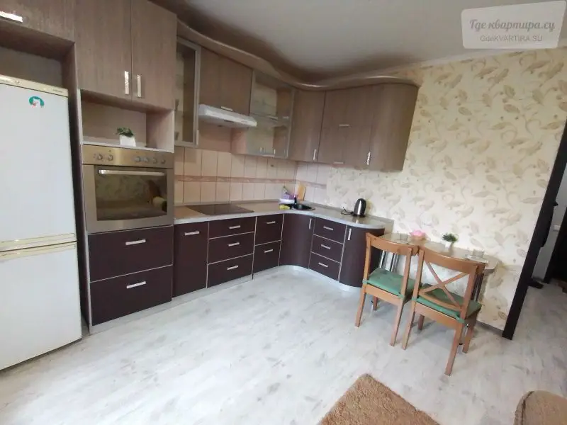 проспект Комарова, 16