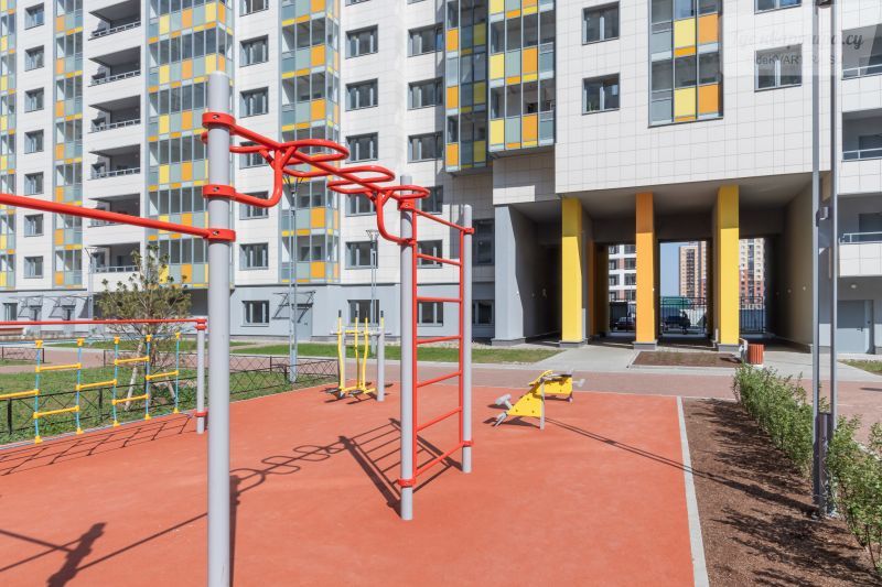 Среднерогатская улица, 13к1