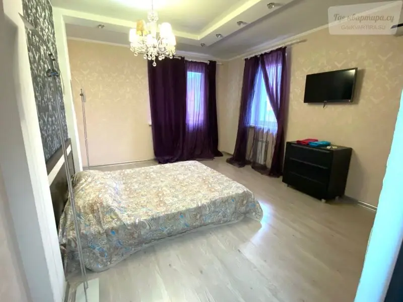 Революционная улица, 4